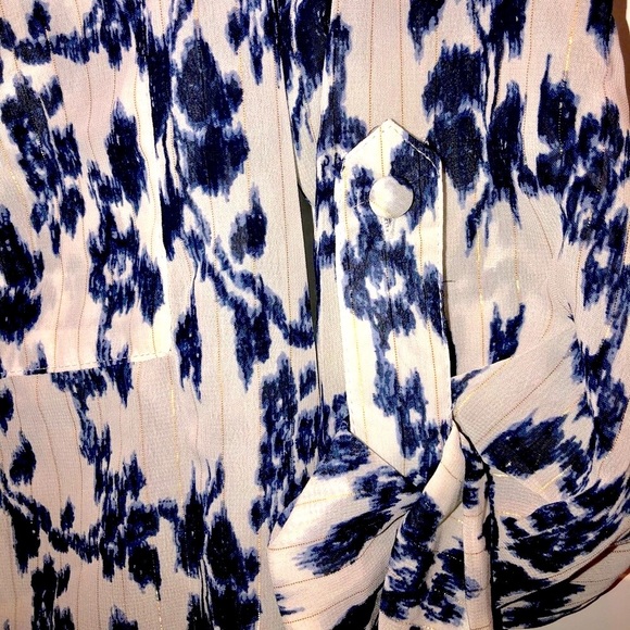 💖 NWOT BKE Boutique top! Semi-sheer white fabric w/ navy floral & gold stripes - Picture 4 of 12